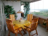 Ferienwohnung im Penthousestil mit Land und Meerblick