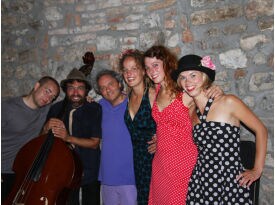 Umberto(blu Tshirt) with Amarins at busker festival