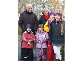 Unsere vier Enkel und wir im Winter