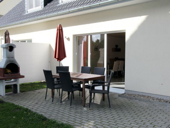 Entspannen auf der Sonnenterrasse mit Grill & Garten