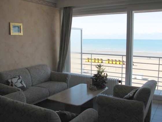 See the sea from your sofa