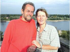 Margot und Wolfgang Pauli an der Elbe