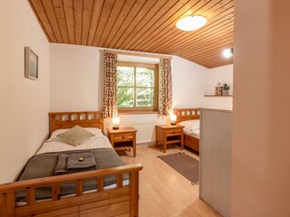 Schlafzimmer 2 mit 2 Einzelbetten