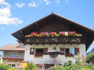 Haus Almfrieden im Sommer