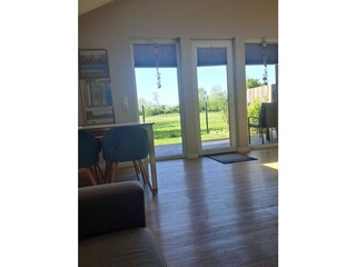 Blick vom Sofa ins Grüne