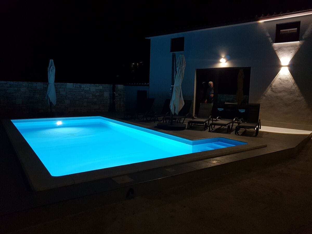 Der Pool bei Nacht