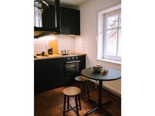 Eine kleine Küche die viel Komfort bietet