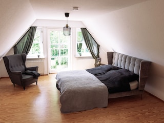 Schlafen unter den Dachschrägen des Fachwerkhauses