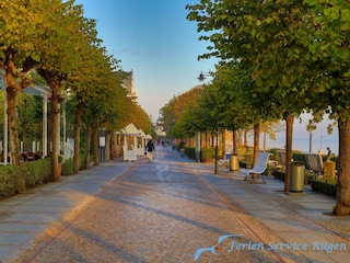 Strandpromenade am frühen Morgen