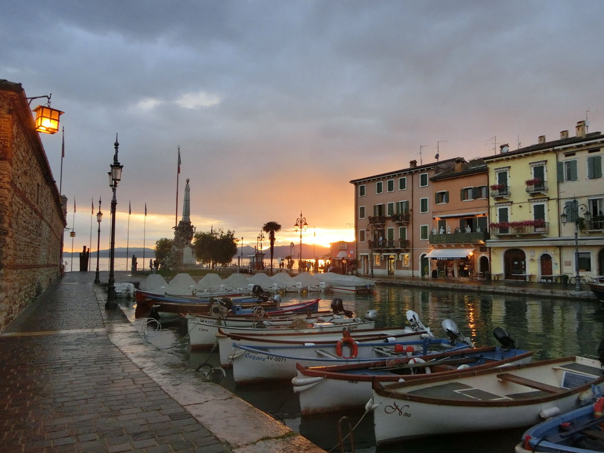 Am Hafen von Lazise