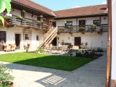 Innenhof mit Ferienwohnung