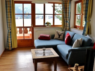 neues Ecksofa im Wohn-Schlafzimmer