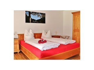 Schlafzimmer 180x 200 mit großen Bauernschrank