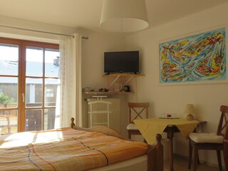 Schlafzimmer im 1. Stock mit Südbalkon und extra Bad