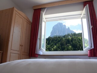 Zimmer 1 mit Ausblick auf den langkofel