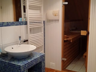 Hier geht's zur Sauna...