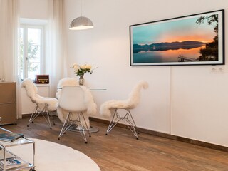 Essbereich mit Vitra Designerstühlen