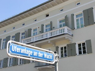 Vor dem Haus: Uferanlage an der Wacht