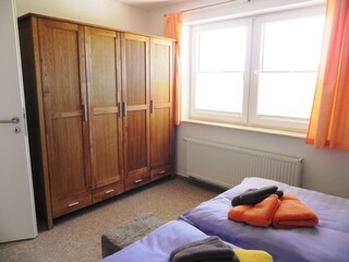 Schlafzimmer mit Doppelbett