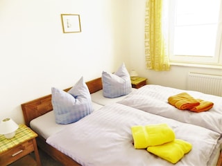 Schlafzimmer mit Doppelbett