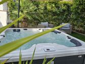 Jacuzzi and garden