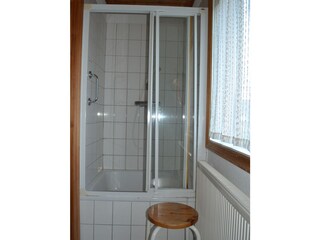 Badezimmer mit Dusche