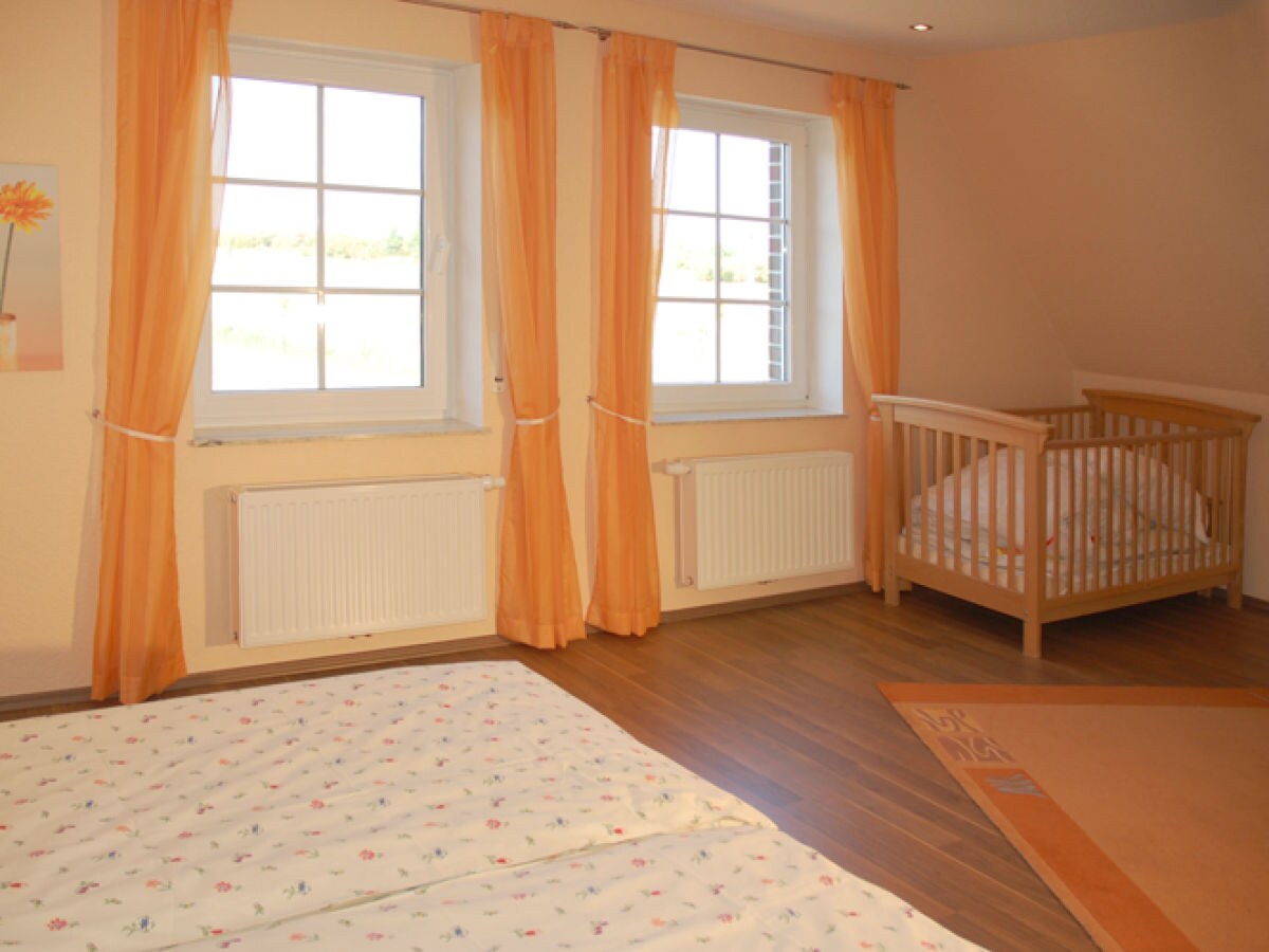 Schlafzimmer mit babybett – midir