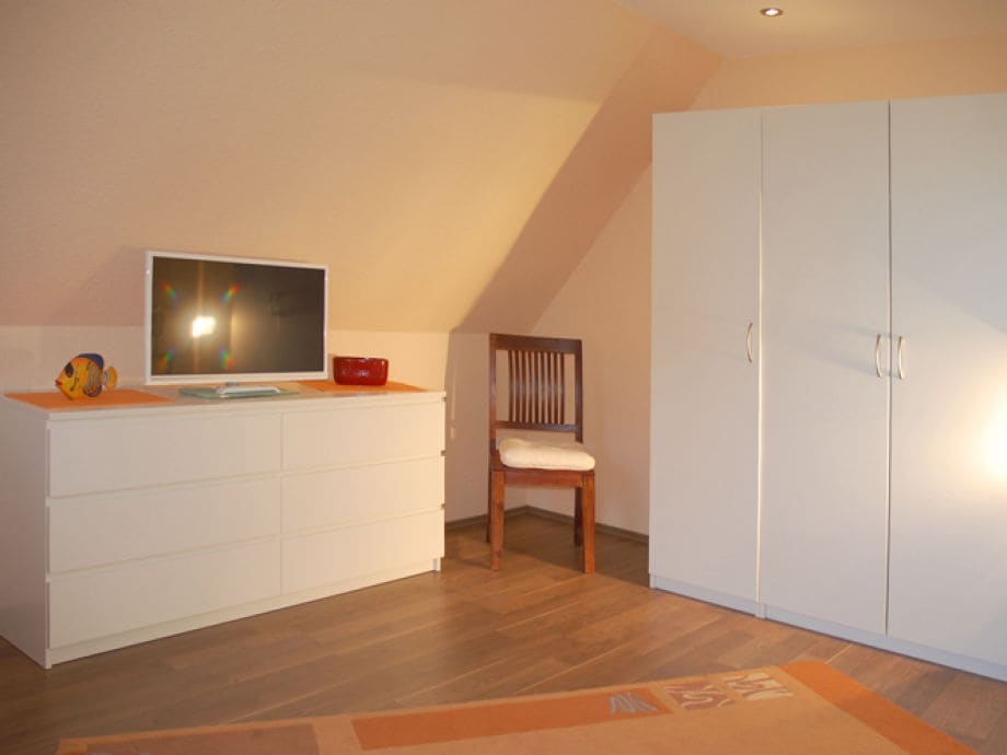 Ferienhaus Huus Ankerkralle, Ostfriesland, Greetsiel # Tv Schrank Schlafzimmer Ferienhaus Huus Ankerkralle, Ostfriesland, Greetsiel # Tv Schrank Schlafzimmer