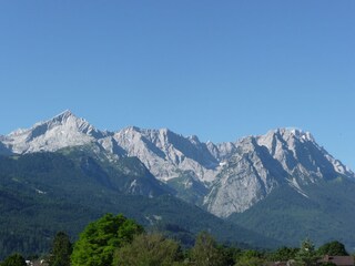 Blick vom Balkon Zugspitzmassiv