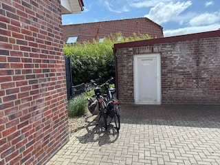 Fahrradschuppen direekt am Haus