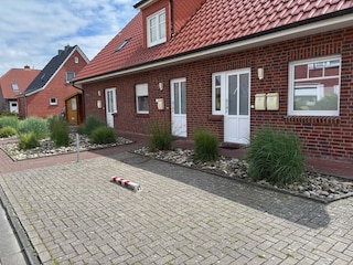 eigener Parkplatz direkt vor dem Haus