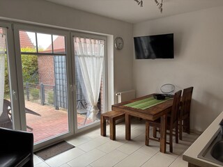 Essplatz mit Fernseher