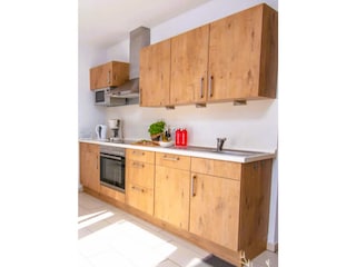 Küchenzeile mit Spülmaschine