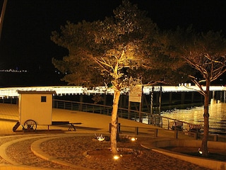 Blick aus dem Wohnzimmer auf die Seebrücke/Promenade