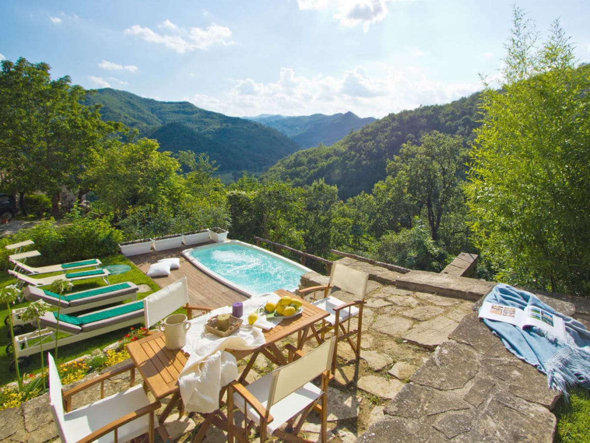 Equipped pool with panoramic view