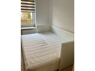 Einzelbett kann zum Doppelbett umfunktioniert werden