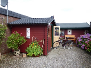 Fahrrad-Garage mit Steckdosen für E-bicke