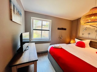 Schlafzimmer mit Doppelbett