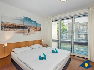 Schlafzimmer mit Doppelbett