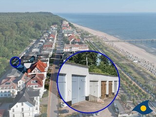 Garage hinter dem Haus