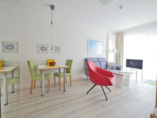 Wohnbereich mit drehbarem Sessel