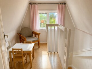 Flur oben mit kleiner Mal- und Spielecke