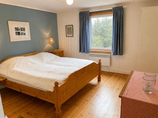 Schlafzimmer 2 mit Doppelbett und herrlichem Ausblick