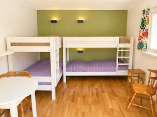 Schlafzimmer 3 (Gästehaus) mit 2 Etagenbetten
