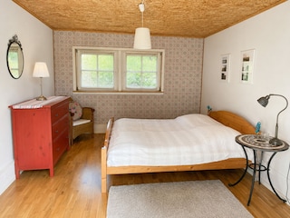 Schlafzimmer 4 (Gästehaus) mit Doppelbett