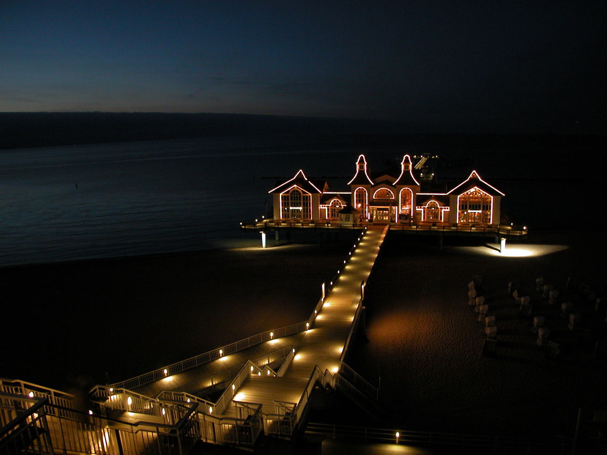 Selliner Seebrücke bei Nacht