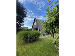 Haus im Grünen – Rückseite mit Terrasse