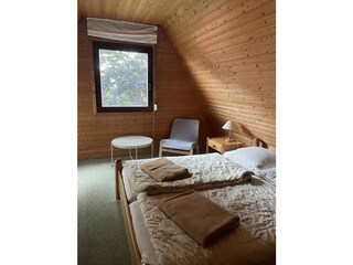 Großes Schlafzimmer