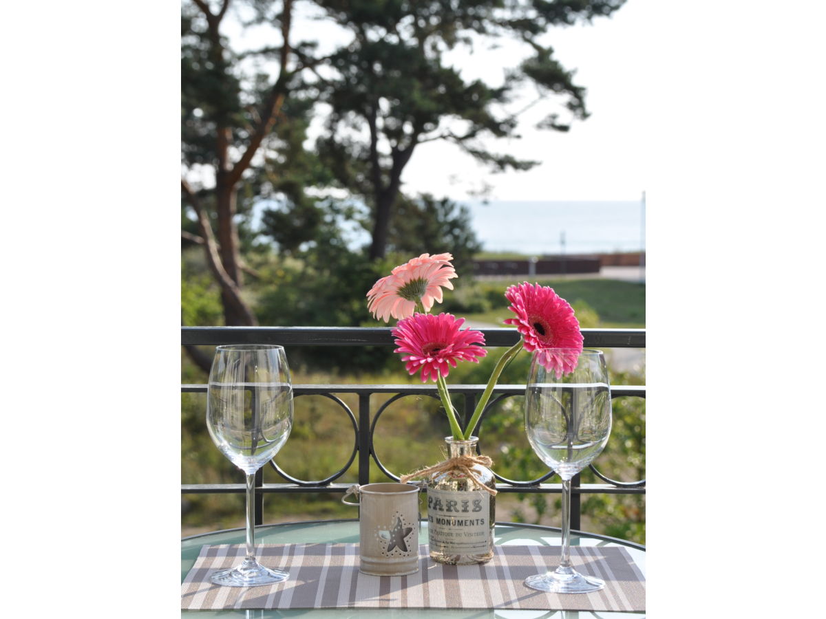 meerblick bei einem glas wein gefaellig