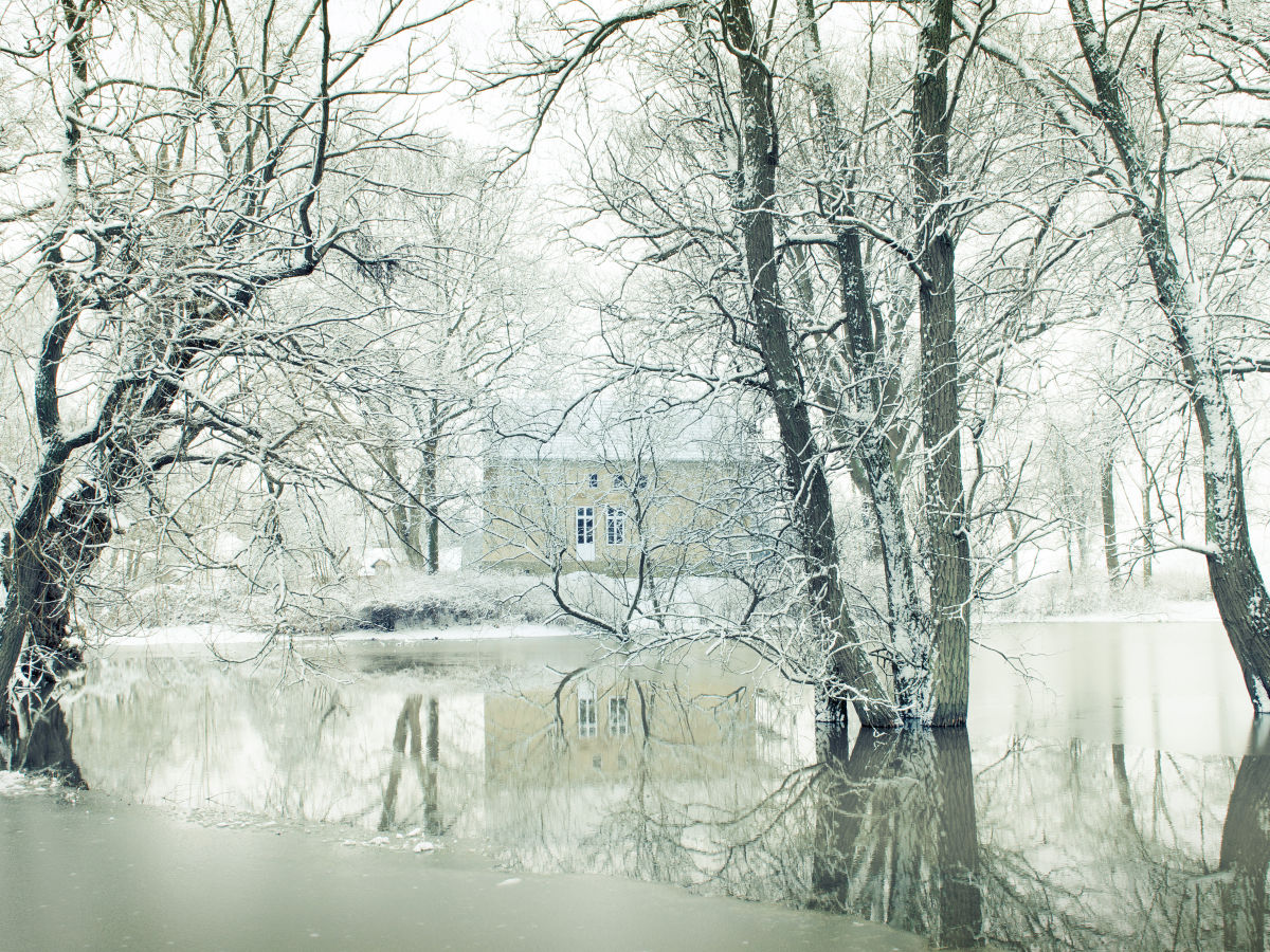 Der Teich im Pfarrgarten im Winter.